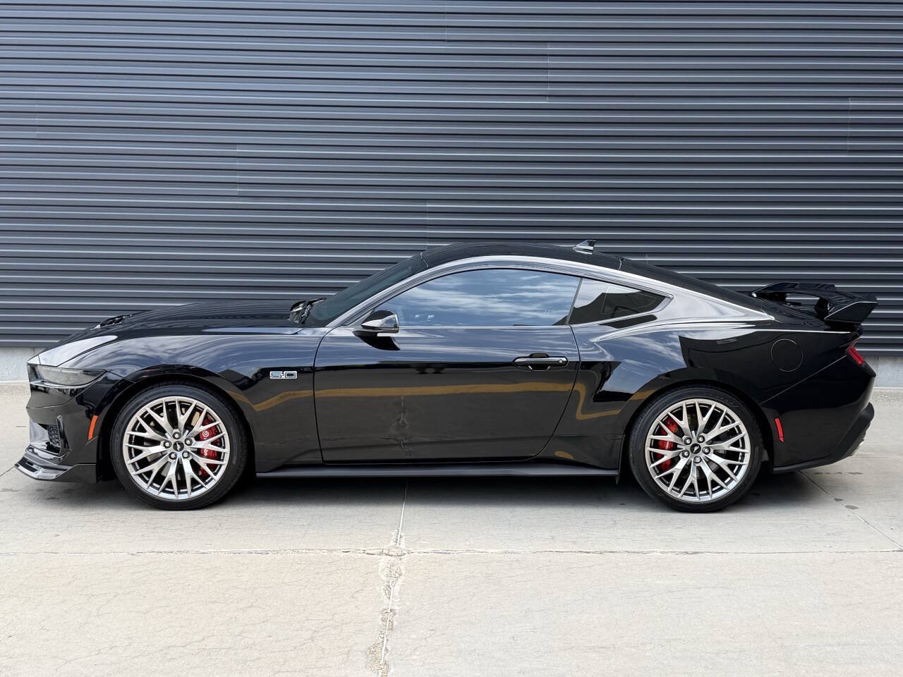 Used 2025 Ford Mustang GT Premium RWD image 9