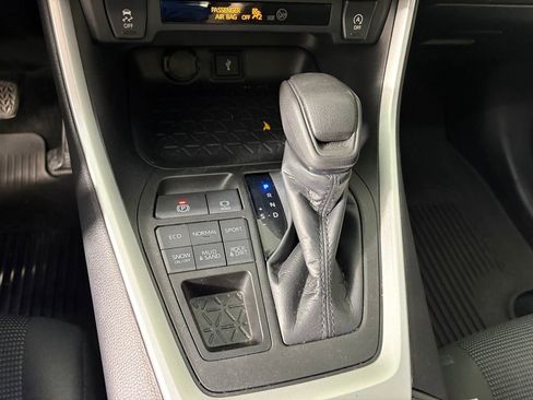 Used 2021 Toyota RAV4 LE image 20