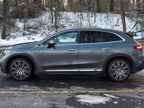 Used 2023 Mercedes-Benz EQE 500 4MATIC SUV image 3