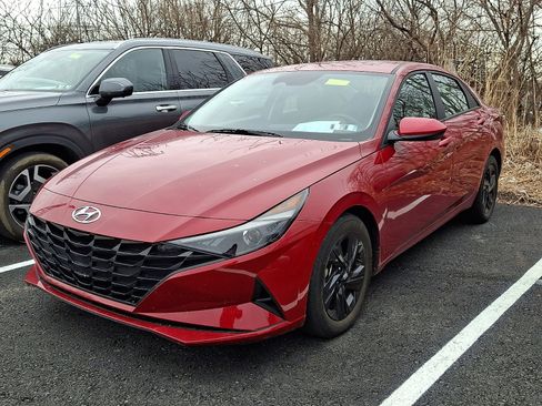 Certified 2023 Hyundai Elantra SEL w/ Cargo Package image 3