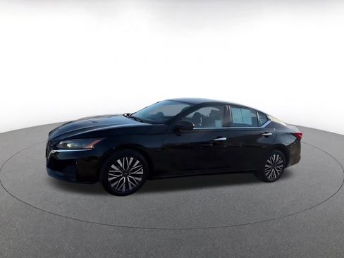 Used 2025 Nissan Altima 2.5 SV FWD image 7