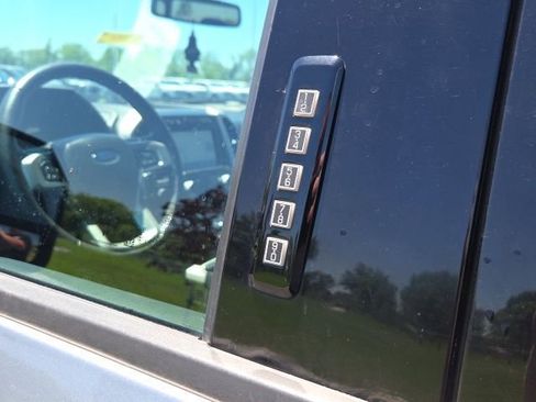 Used 2020 Ford F150 Lariat w/ Equipment Group 502A Luxury AWD/4WD image 19