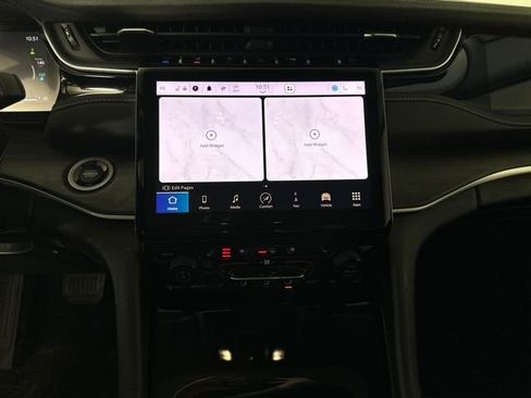 Used 2023 Jeep Grand Cherokee 30th Anniversary image 21