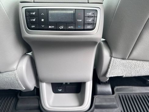 Used 2018 Toyota Highlander Limited Platinum AWD/4WD image 35