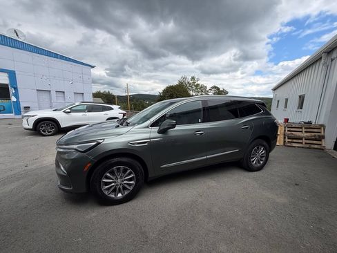 Used 2023 Buick Enclave Essence AWD/4WD image 2