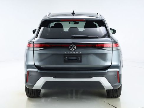 New 2025 Volkswagen Tiguan SE image 45