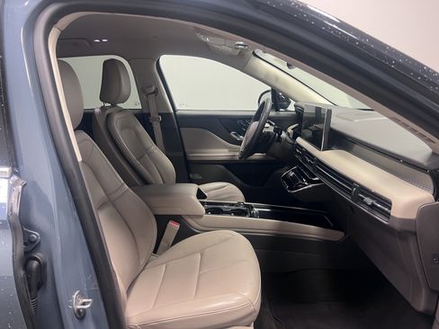 Used 2023 Lincoln Corsair AWD image 15