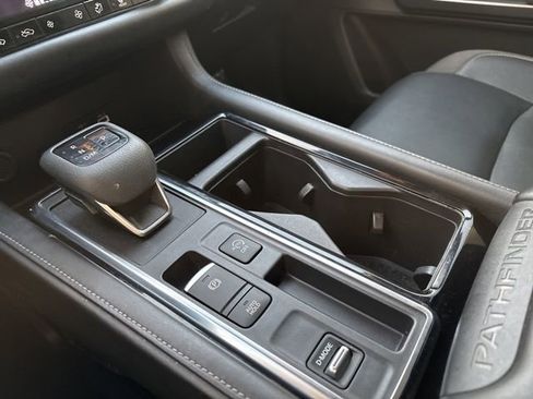 Certified 2023 Nissan Pathfinder SL w/ Lighting Package (N92) image 18