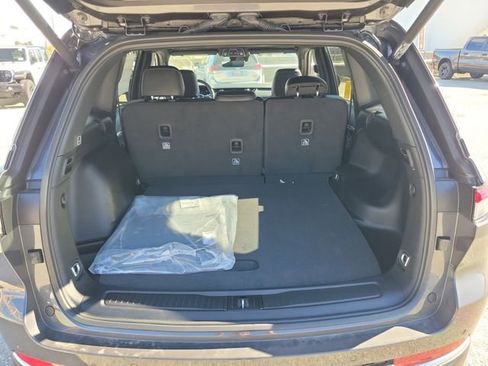 New 2025 Jeep Grand Cherokee Limited image 8