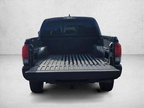 Used 2018 Toyota Tacoma SR image 6