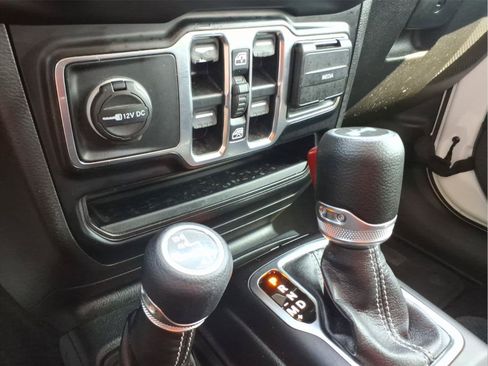 Used 2021 Jeep Wrangler Unlimited Sahara w/ Uconnect 4C Nav & Sound Group AWD/4WD image 23