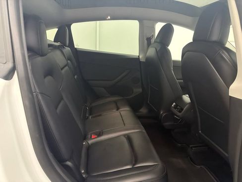 Used 2022 Tesla Model Y Long Range AWD/4WD image 22