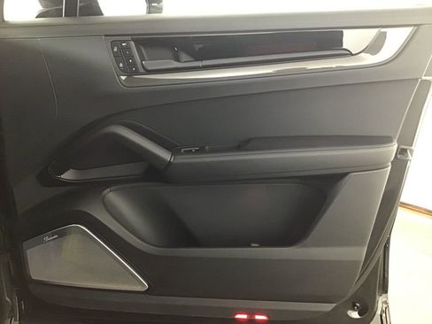 Certified 2025 Porsche Cayenne GTS image 19