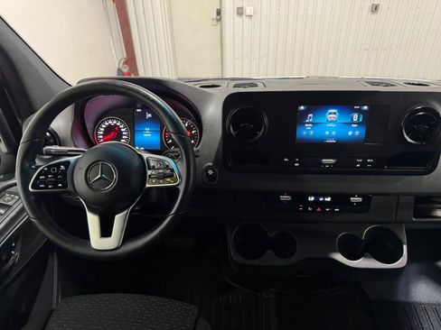 Used 2021 Mercedes-Benz Sprinter 2500 image 16