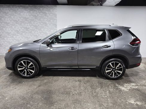 Used 2020 Nissan Rogue SL image 2