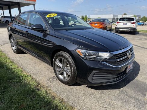 Used 2024 Volkswagen Jetta SE FWD image 7