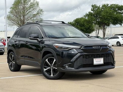 Used 2024 Toyota Corolla Cross XSE w/ Convenience Package image 2