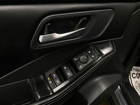 Used 2025 Nissan Rogue SV image 30