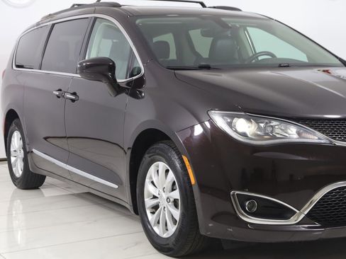 Used 2017 Chrysler Pacifica Touring-L image 38