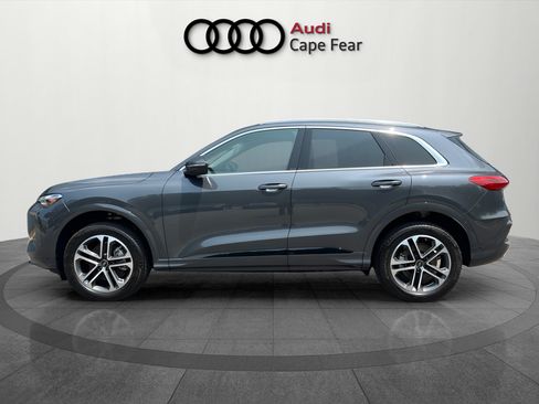 Used 2025 Audi Q5 Premium AWD/4WD image 2