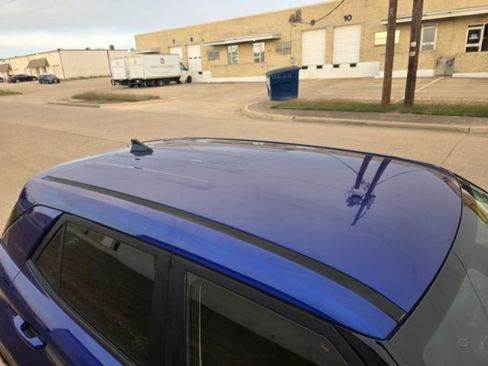 Used 2021 Hyundai Venue SE image 3