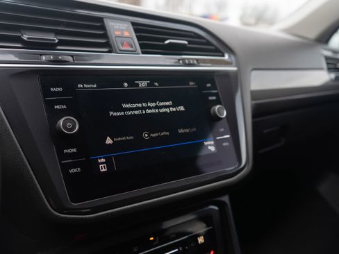 Certified 2023 Volkswagen Tiguan SE w/ Panoramic Sunroof Package image 21