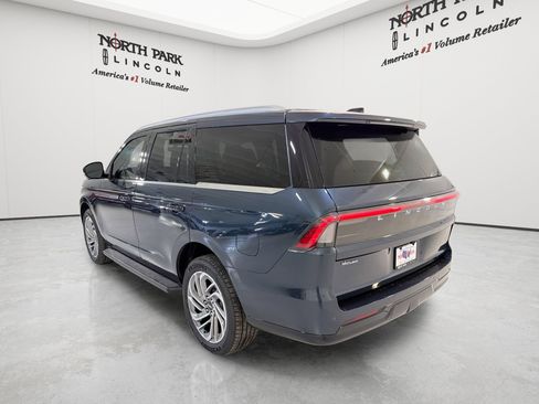 New 2026 Lincoln Navigator Premiere AWD/4WD image 26