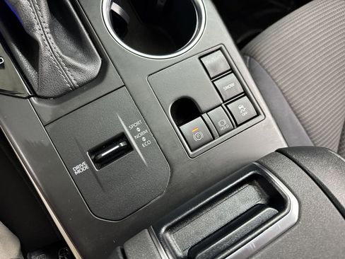 Used 2023 Toyota Highlander LE image 37