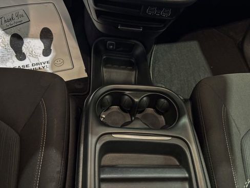 Used 2023 Chrysler Pacifica Touring image 17