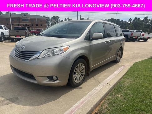 Used 2017 Toyota Sienna XLE Premium image 1