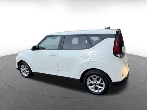 Used 2025 Kia Soul LX w/ LX Technology Package FWD image 10