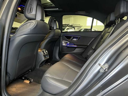 Used 2025 Mercedes-Benz C 300 4MATIC Sedan image 17