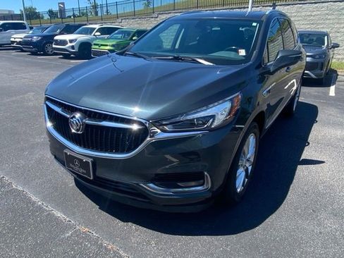 Used 2020 Buick Enclave Essence w/ Sound and Sites Package AWD/4WD image 2