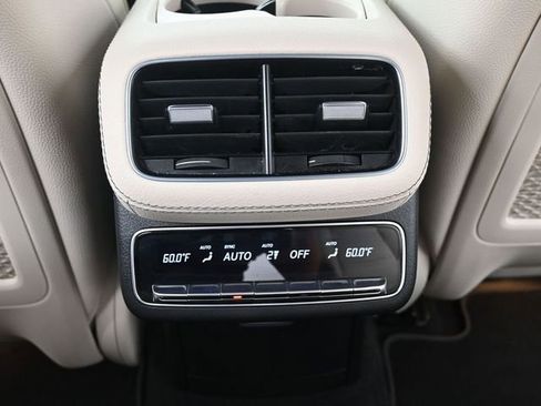 Used 2025 Mercedes-Benz GLS 450 4MATIC image 33