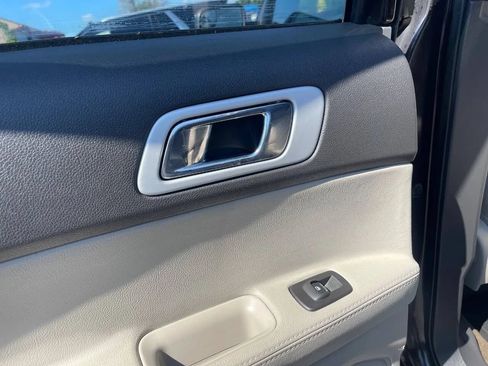 Used 2013 Ford Explorer XLT FWD image 23