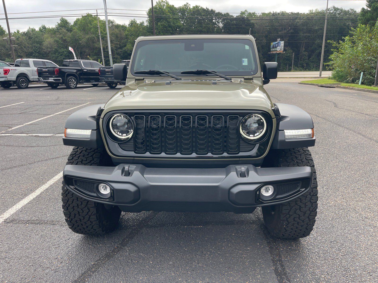 Used 2025 Jeep Wrangler Unlimited Sport AWD/4WD image 2