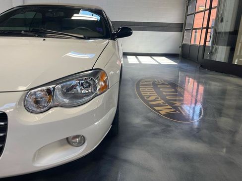 Used 2006 Chrysler Sebring Limited w/ Luxury Group FWD image 4