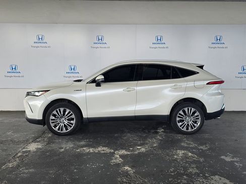 Used 2021 Toyota Venza Limited image 3