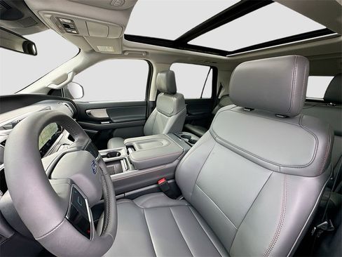 New 2025 Ford Expedition Active image 7