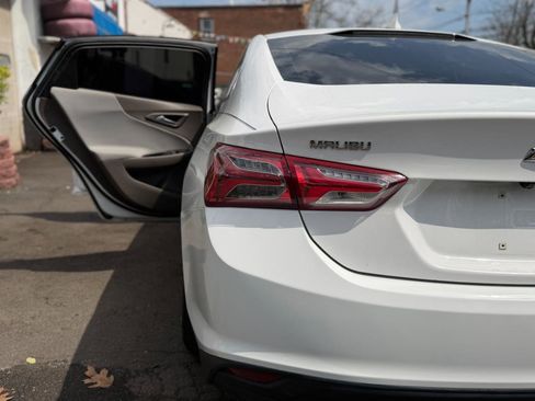 Used 2020 Chevrolet Malibu LT image 40