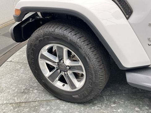 Used 2018 Jeep Wrangler Unlimited Sahara image 30