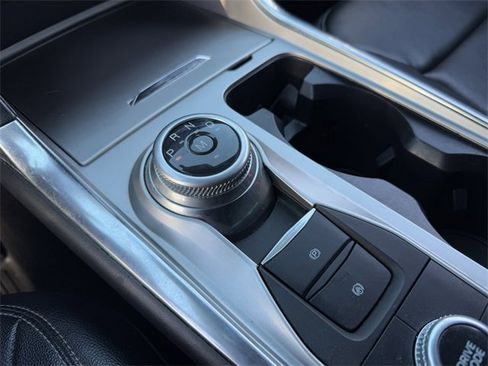 Used 2020 Ford Explorer XLT w/ Equipment Group 202A image 20