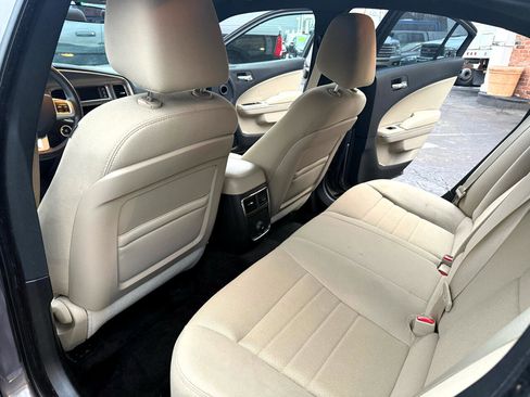 Used 2014 Dodge Charger SE image 29