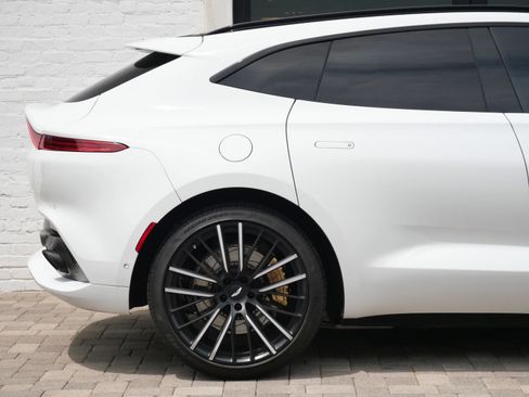 Used 2023 Aston Martin DBX AWD/4WD image 23