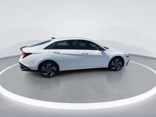 Certified 2025 Hyundai Elantra SEL FWD image 9