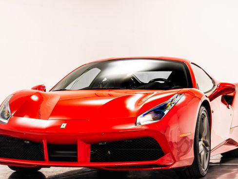 Used 2018 Ferrari 488 GTB RWD image 5