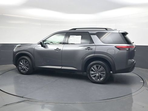 Used 2025 Nissan Pathfinder SV FWD image 8