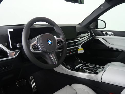 New 2026 BMW X5 xDrive40i w/ M Sport Package AWD/4WD image 12