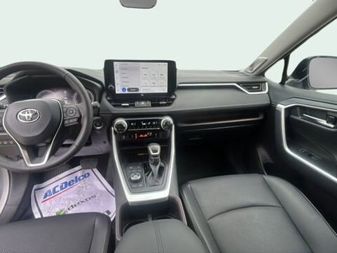 Used 2025 Toyota RAV4 Limited image 31