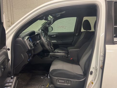 Used 2023 Toyota Tacoma TRD Off-Road image 9